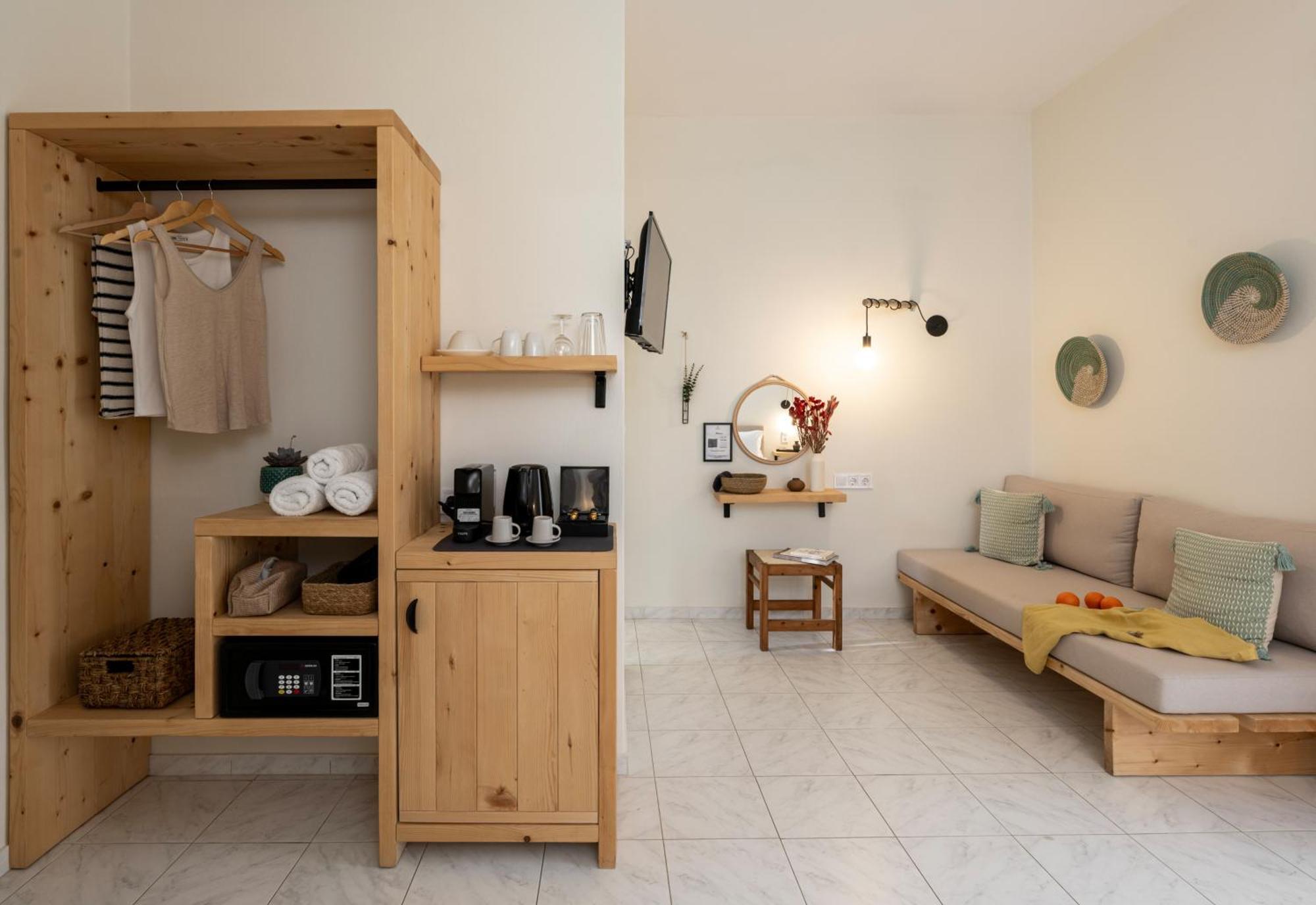Гостевой дом Capella Skiathos, Town